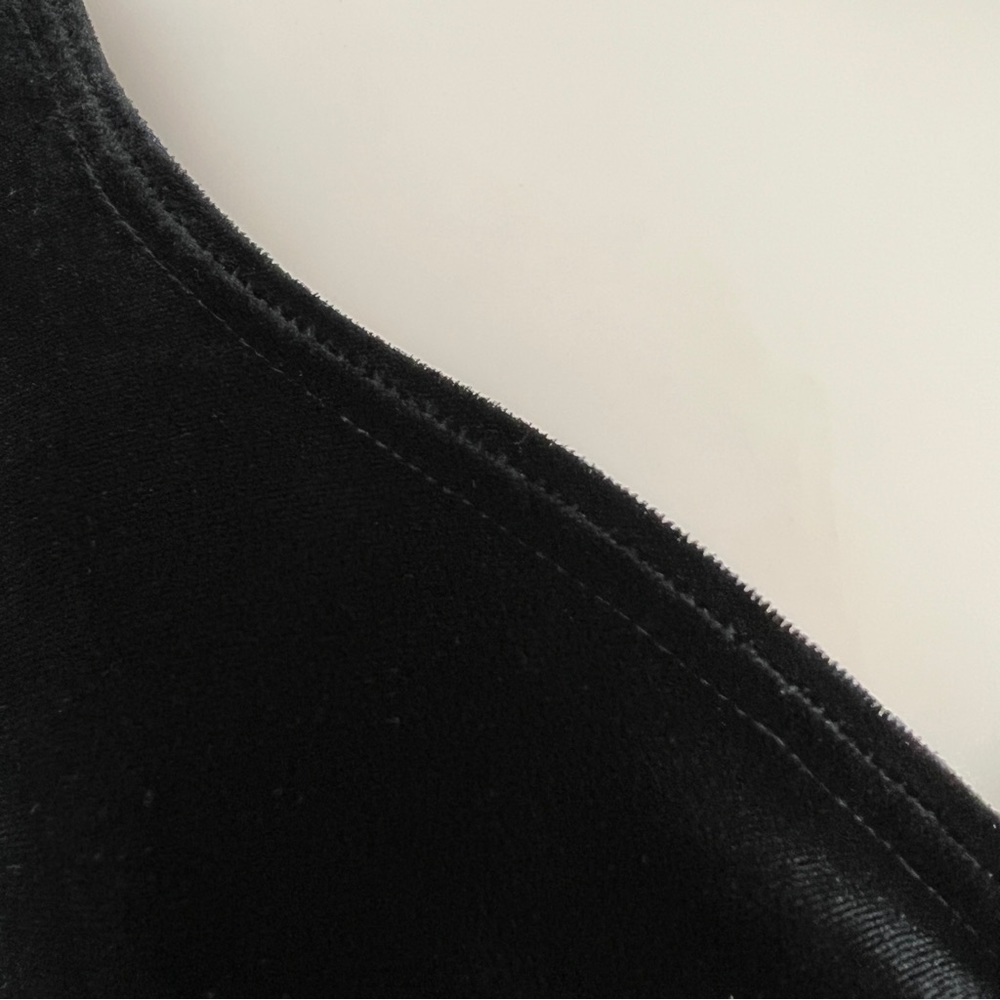 Black Velvet Heart V-neck Top | Sz S - Picture 7 of 15